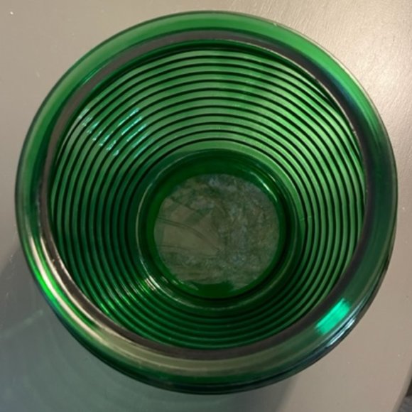 Mid-Centry Modern Emerald Green Ribbed Glass Vase - Picture 2 of 4
